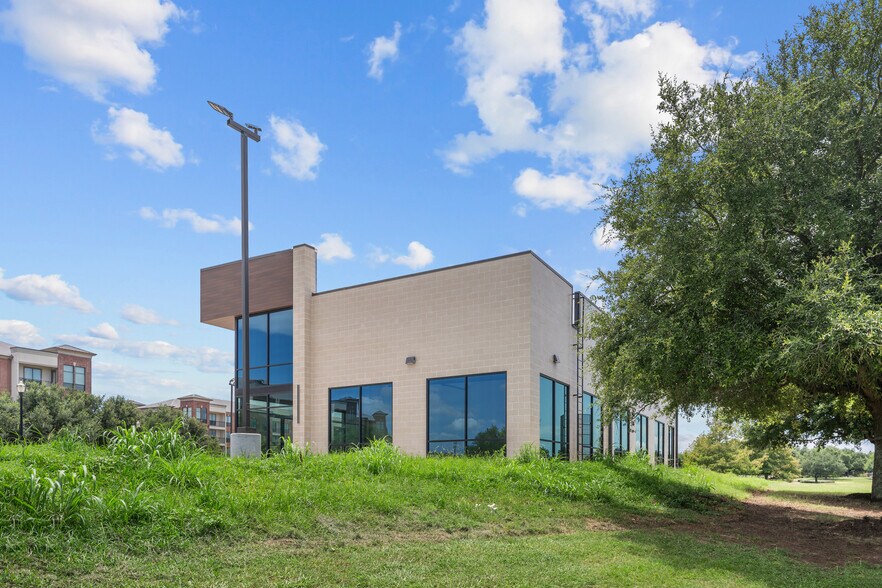 More Photos Of 7507 Branford Pl, Sugar Land Medical For Sale