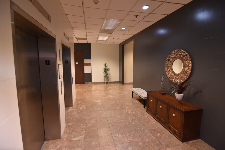 More Photos Of 2701 Brown Trl, Bedford Office For Lease