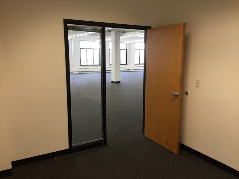 More Photos Of 419-425 Wabasha St N, Saint Paul Loft Creative Space For Sale