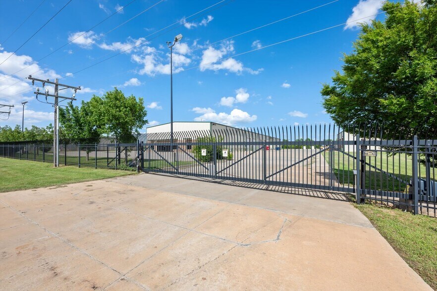 More Photos Of 13020 S Sunnylane Rd, Moore Industrial For Lease