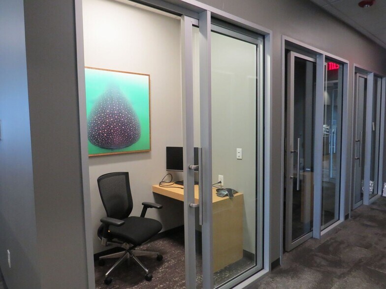 More Photos Of 6740 Rock Spring Rd, Wilmington Office For Sale