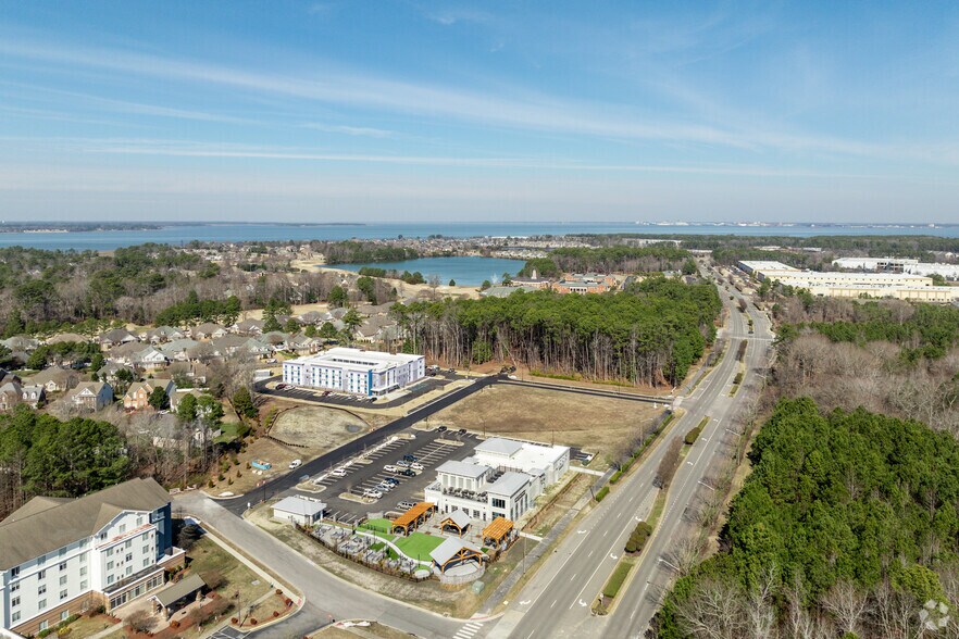 More Photos Of 5941 Harbour View Blvd, Suffolk Freestanding For Lease