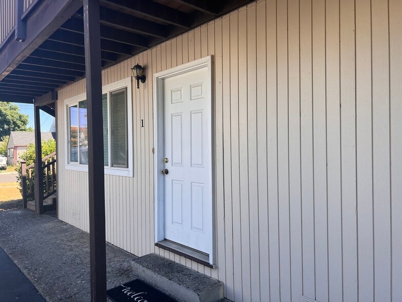 More Photos Of 271 Clay St E, Monmouth Apartments For Sale