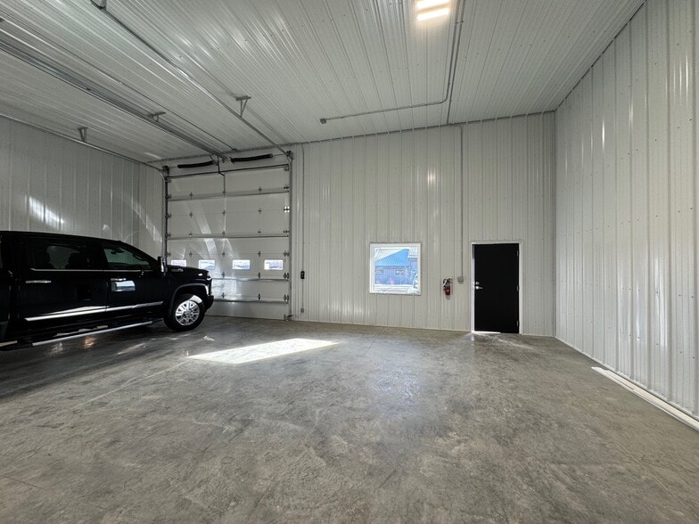 More Photos Of 3020 Prow NW Ln, Rochester Industrial For Lease