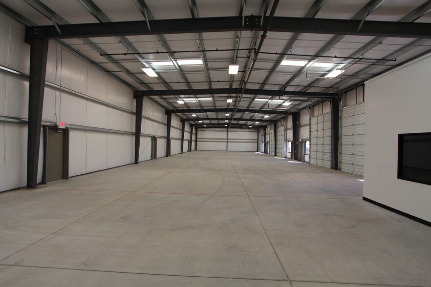 More Photos Of 3048 N Cessna Way, Casa Grande Warehouse For Lease