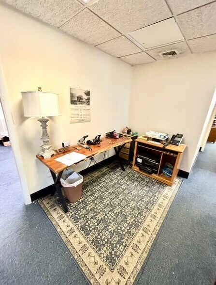 More Photos Of 220 Old Country Rd, Mineola Office For Lease