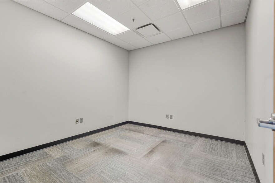 More Photos Of 3370 Drennan Industrial Loop S, Colorado Springs Flex For Sale