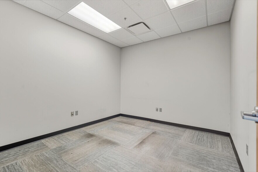 More Photos Of 3370 Drennan Industrial Loop S, Colorado Springs Flex For Lease