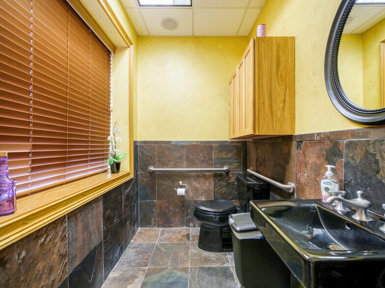 More Photos Of 1301 Plantation Island Dr, Saint Augustine Medical For Lease