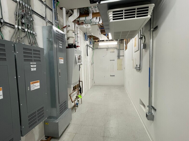 More Photos Of 11325 Pembrooke Sq, Waldorf Medical For Sale