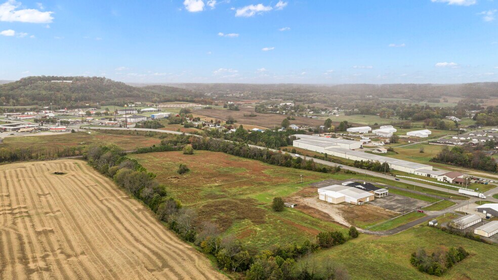 More Photos Of 302 E Happy Valley St, Cave City Light Distribution For Lease