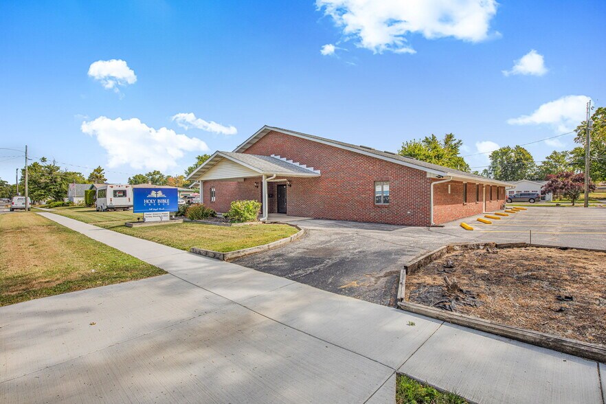 More Photos Of 1301 S Meridian St, Lebanon Religious Facility For Sale