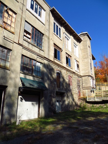 More Photos Of 1548 Burden Lake Rd, Averill Park Warehouse For Lease