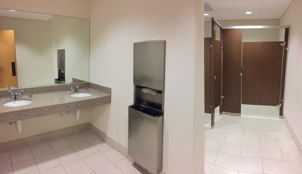 More Photos Of 1600 E Pioneer Pky, Arlington Medical For Sale