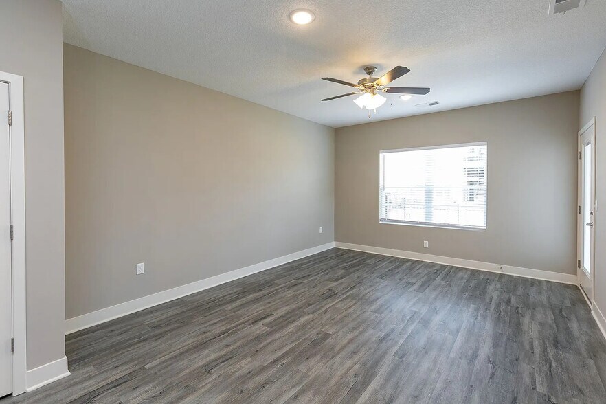 More Photos Of 5711 NE 80th Ter, Kansas City Apartments For Sale