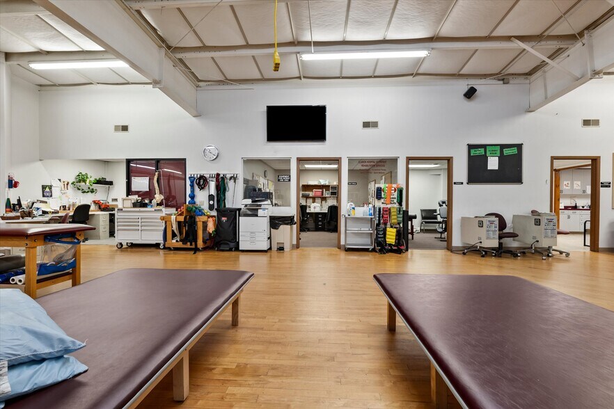 More Photos Of 18 Sportsman Dr, Clarion Medical For Lease