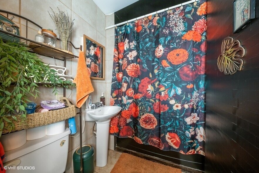 More Photos Of 2410 S Blue Island Ave, Chicago Storefront Retail Residential For Sale