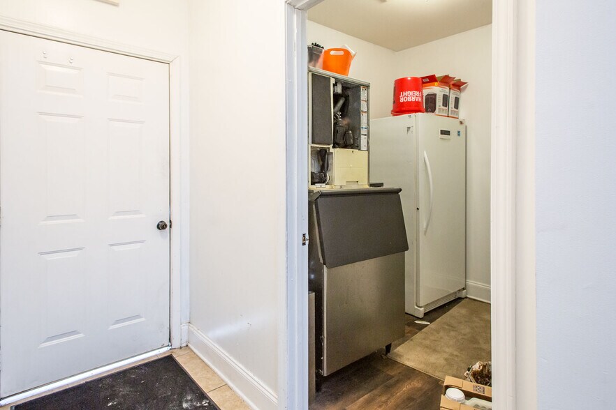 More Photos Of 3005 US Highway 84, Blackshear Storefront For Sale