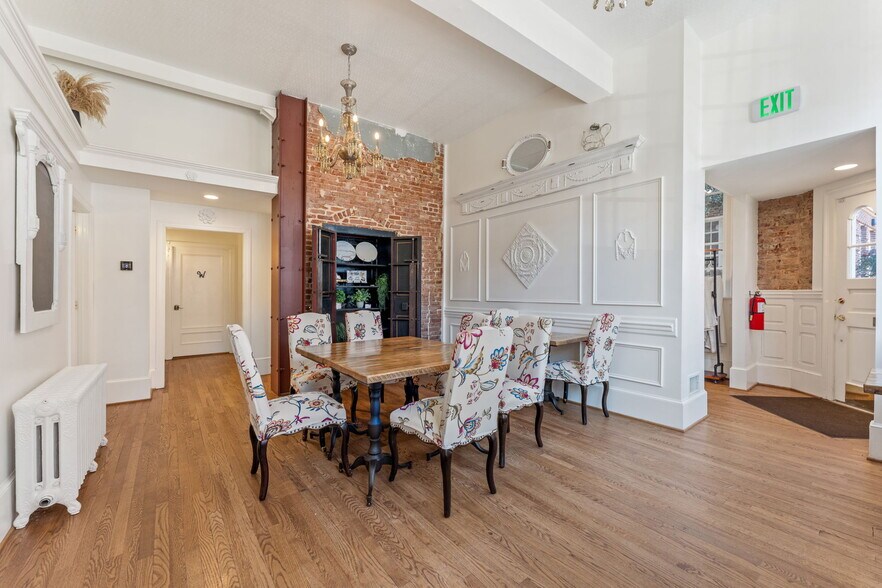 More Photos Of 12 Culpeper St, Warrenton Restaurant For Sale