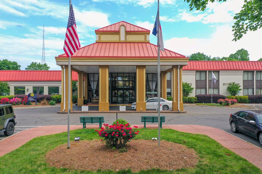 More Photos Of 6205 Ramada Dr, Clemmons Hotel For Sale