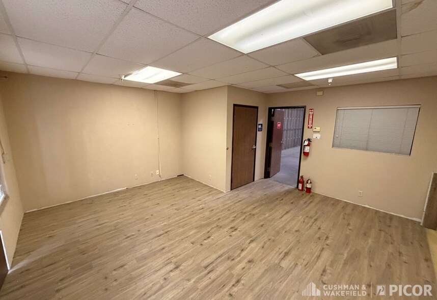 More Photos Of 3763-3765 E 43rd Pl, Tucson Warehouse For Lease