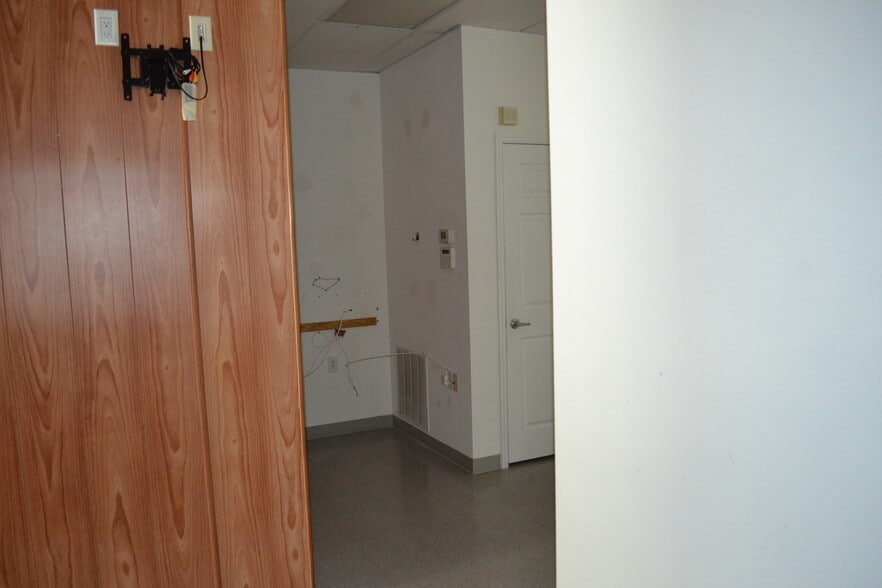 More Photos Of 120 Carter Blvd, Polk City Storefront Retail Office For Lease