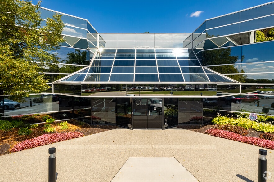 More Photos Of 32000 Northwestern Hwy, Farmington Hills Office For Lease
