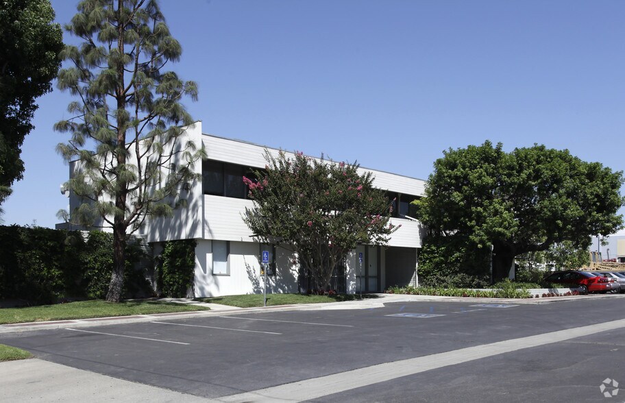 Primary Photo Of 320 N Crescent Way, Anaheim Warehouse For Lease