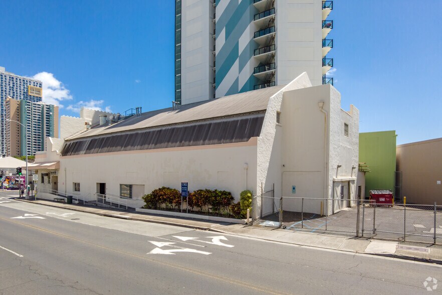 More Photos Of 711 Queen St, Honolulu Freestanding For Lease