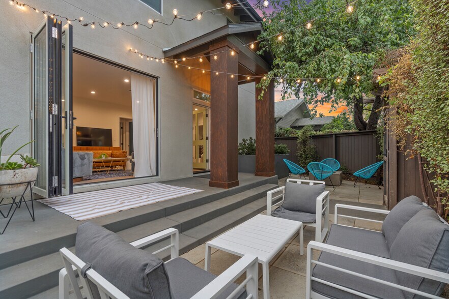 More Photos Of 705 6th Ave, Venice Apartments For Sale
