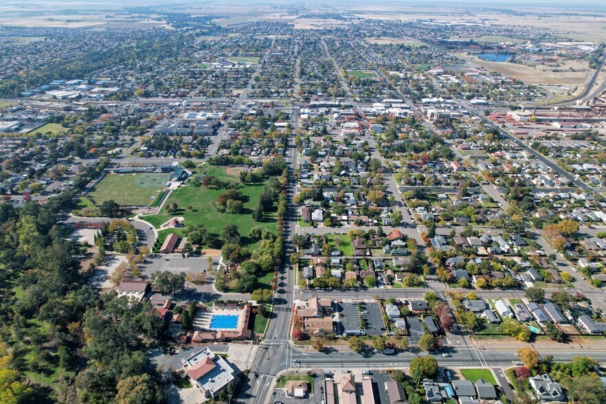 More Photos Of 496 East Ave, Lincoln Medical For Sale