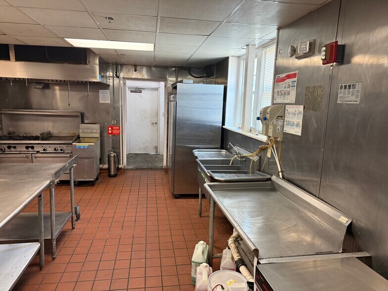 More Photos Of 1002 W University Ave, Gainesville Specialty For Sale