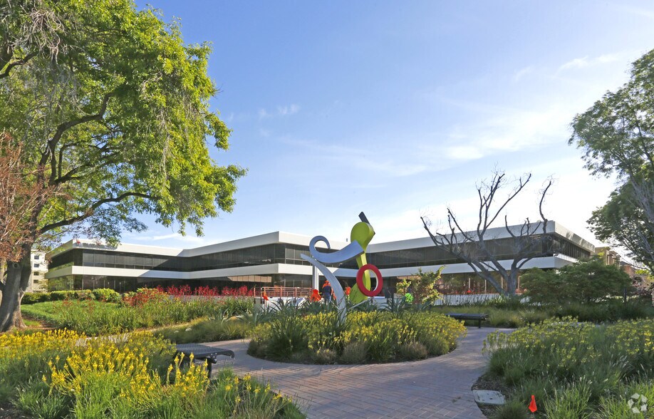 More Photos Of 10050 N Wolfe Rd, Cupertino Office For Lease