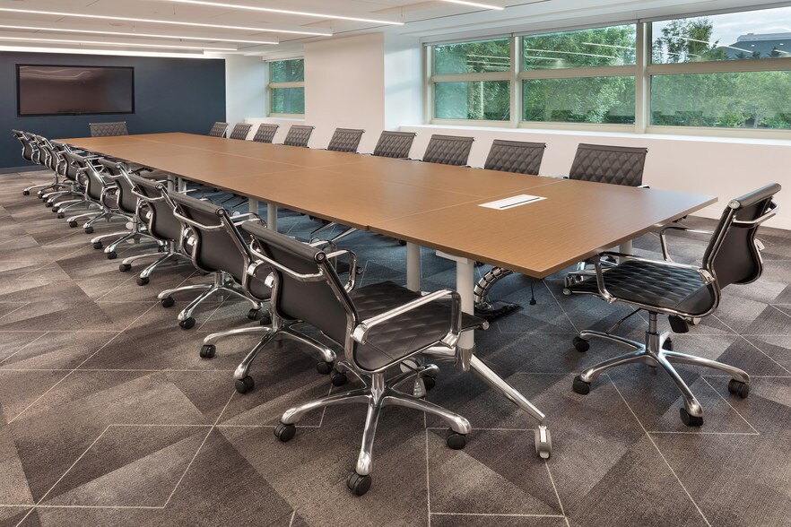 More Photos Of 1660 International Dr, McLean Office For Lease