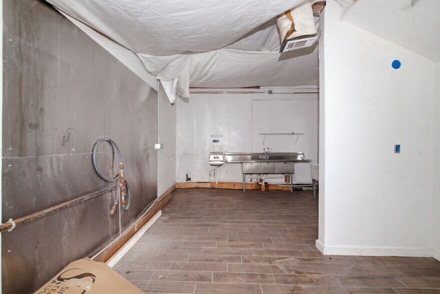 More Photos Of 100 W Central Ave, Comanche General Retail For Sale