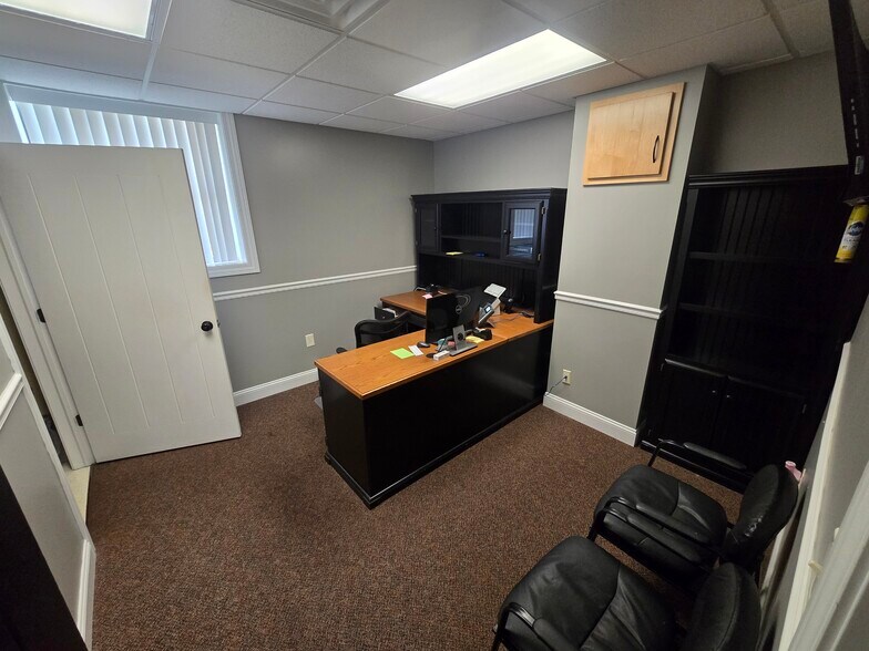 More Photos Of 427-433 Carriage Dr, Beckley Medical For Sale