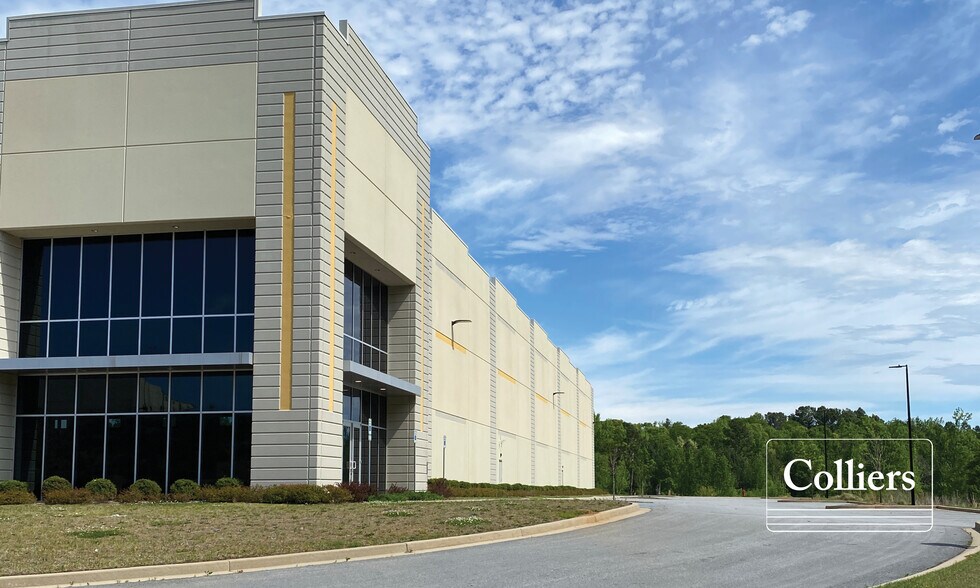 More Photos Of 497 Robin Lake Rd, Duncan Distribution For Lease