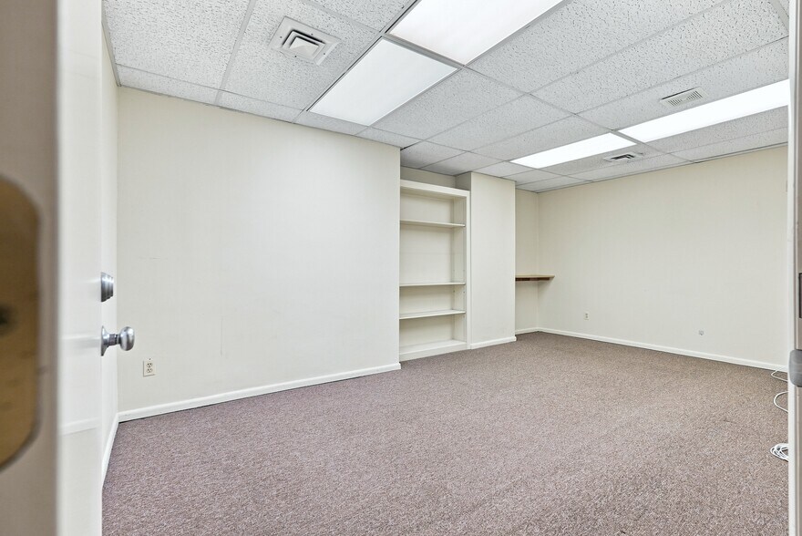 More Photos Of 3506 Memorial Ave, Lynchburg Office For Sale