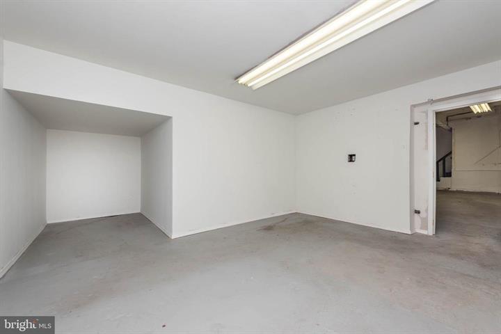 More Photos Of 242 S Dean St, Baltimore Warehouse For Lease