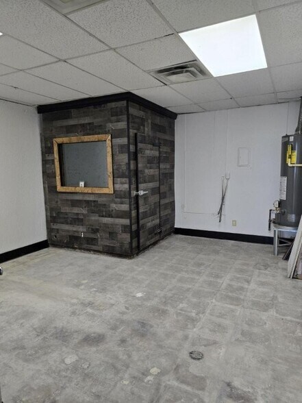 More Photos Of 2401 Highway 71 E, Del Valle Storefront For Lease