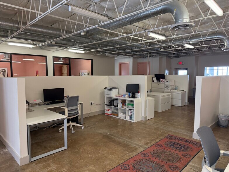 More Photos Of 4649 Insurance Ln, Dallas Loft Creative Space For Lease