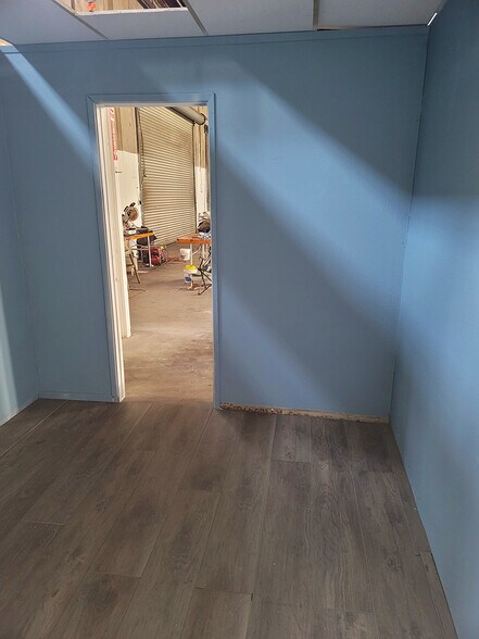 More Photos Of 2645 Yates Ave, Commerce Distribution For Lease