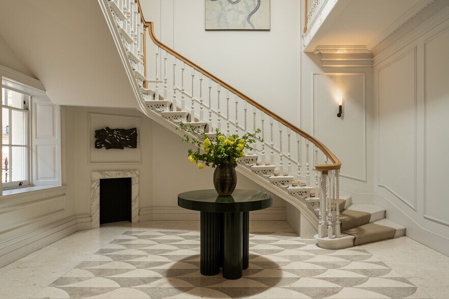 More Photos Of 75 Grosvenor St, London Coworking Space