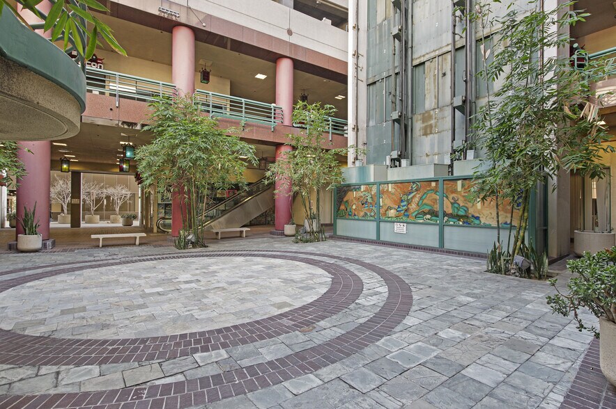 More Photos Of 988 N Hill St, Los Angeles General Retail For Sale