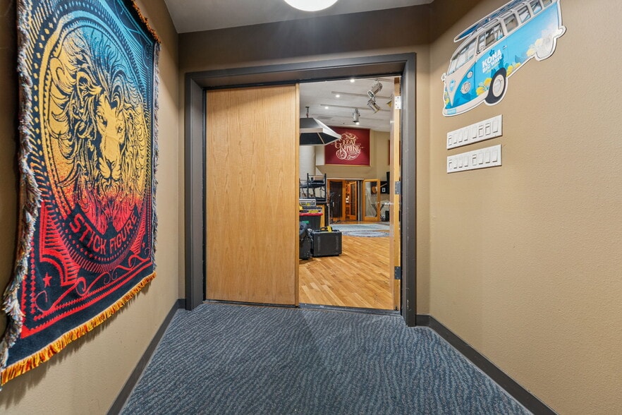 More Photos Of 825-829 27th Ave, Oakland Manufacturing For Sale