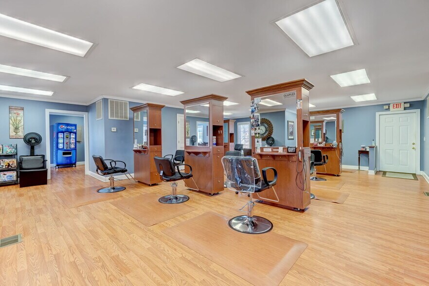More Photos Of 1418 Freeway Dr, Reidsville Freestanding For Sale