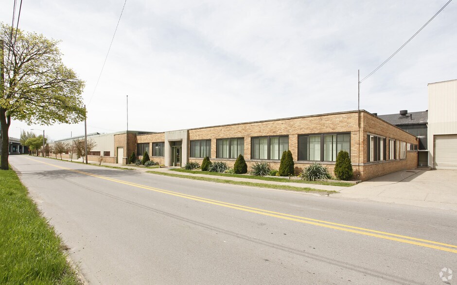 Primary Photo Of 1709 Thompson St, Lansing Warehouse For Lease