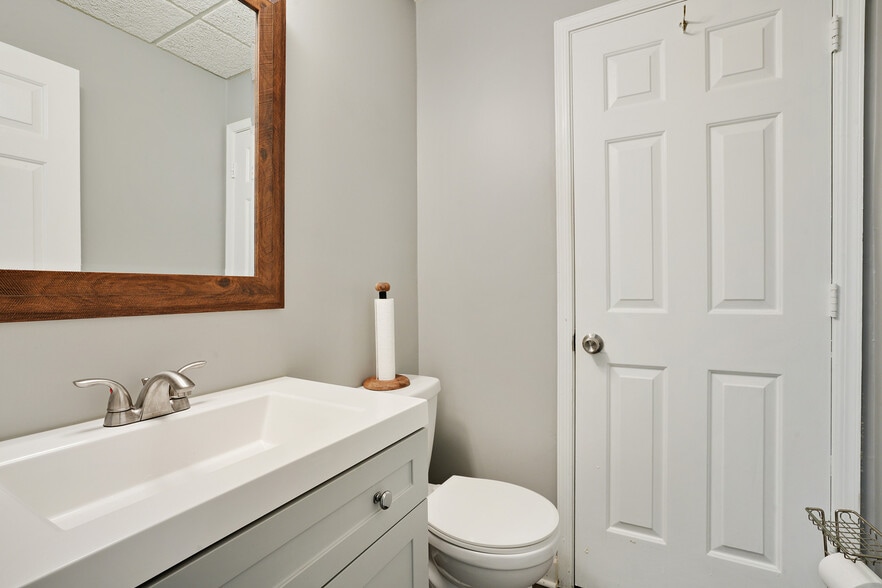 More Photos Of 425 E Crossville Rd, Roswell Office For Sale