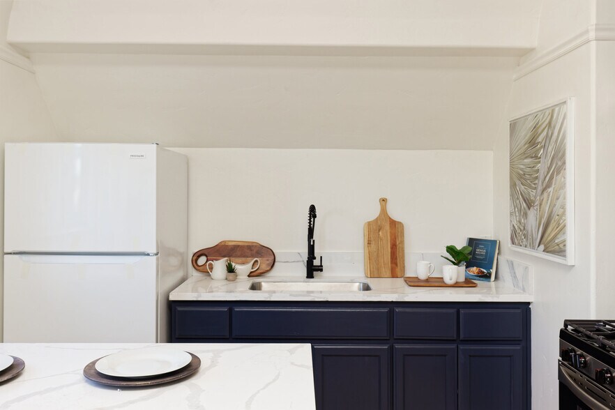 More Photos Of 1033 Magnolia St, Oakland Apartments For Sale