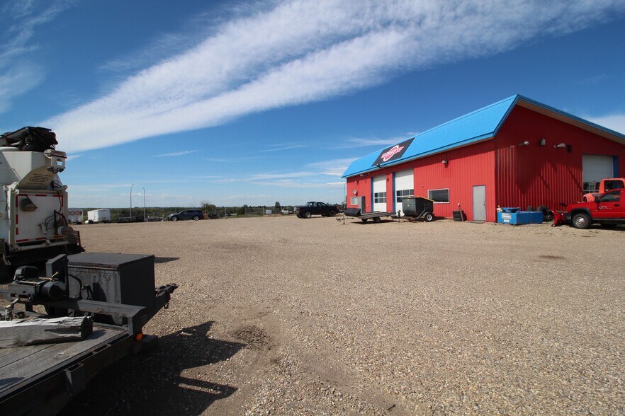 More Photos Of 3208 52 Av, Innisfail Warehouse For Sale